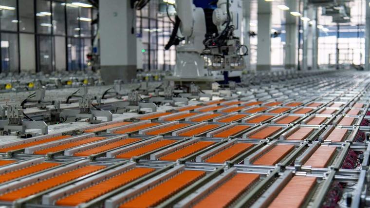 China slows battery storage expansion, pauses approvals for new factories: Report