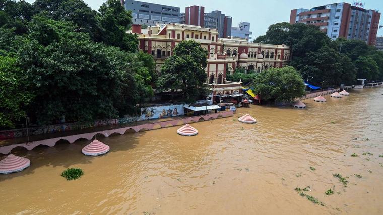 Ganga breaches ‘highest flood mark’ at Patna’s Gandhi Ghat