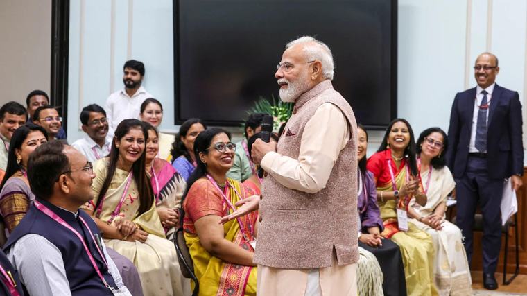 From oratory to screen time, PM & teachers exchange notes