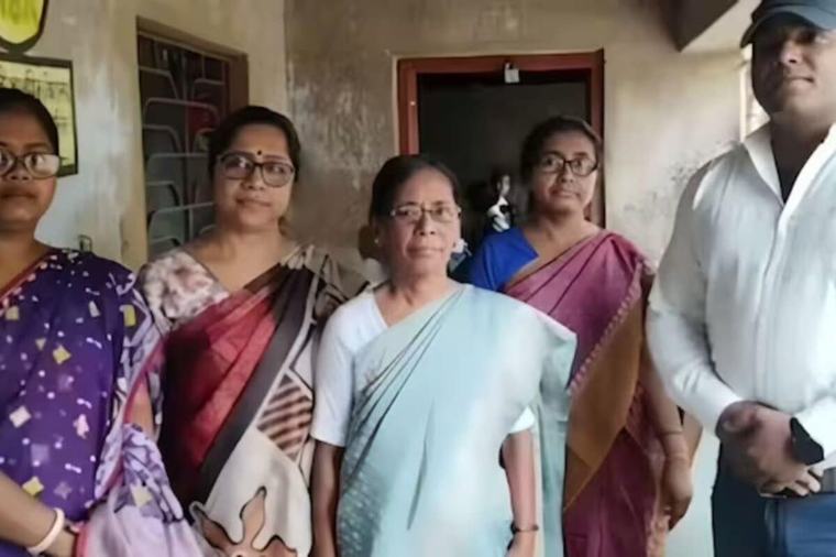 Took Just 11 Days Off In 39 Years, This 68-Year-Old Teacher Still Teaches After Retirement