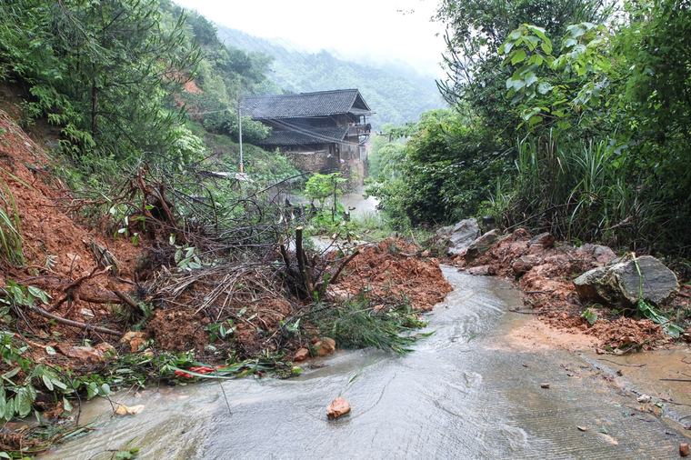 Mudslide, landslide leave 2 dead, 10 missing in China's Jiangxi
