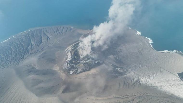 Anak Krakatau eruption: Seven Indonesian airports remain shut as volcanic ash disrupts air travel