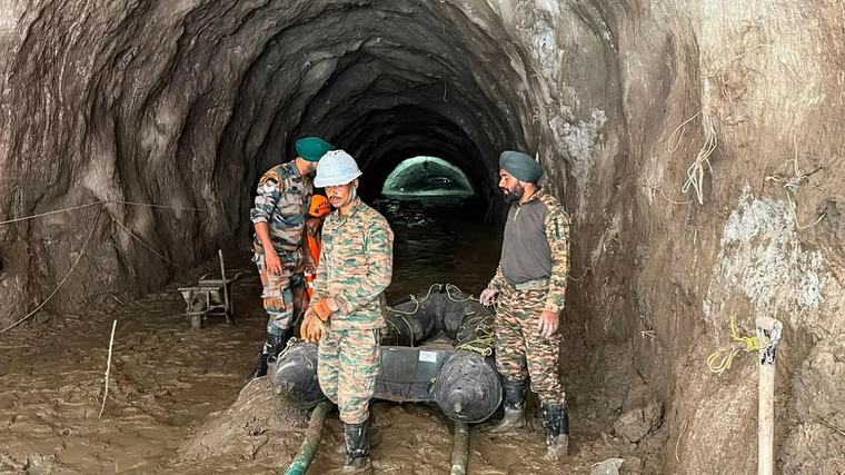 नेपाल बाढ़: सुरंगों में फंसे 121 लोगों की तलाश, बचने की उम्मीद कायम