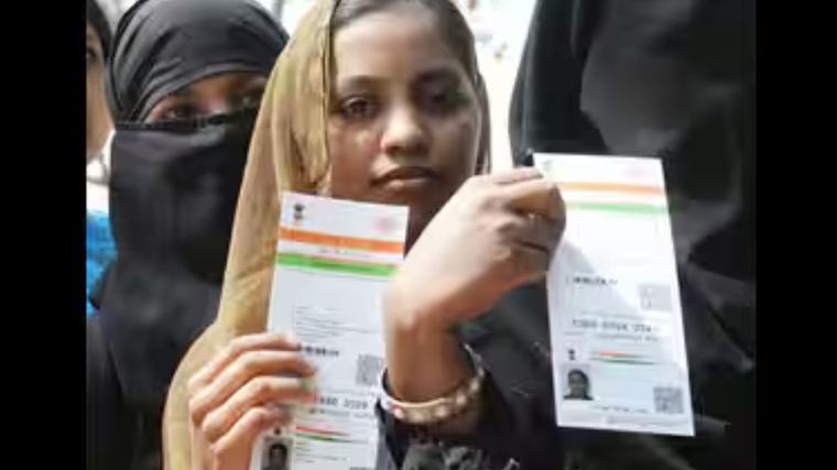 Aadhaar for rest, but babus resist link for CGHS