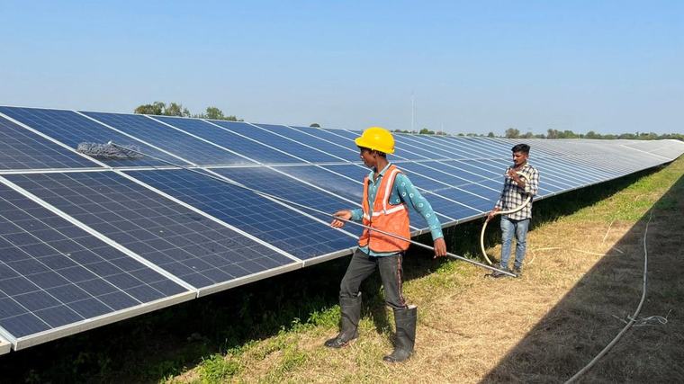 India plans 2-hour battery storage mandate for new solar, wind projects