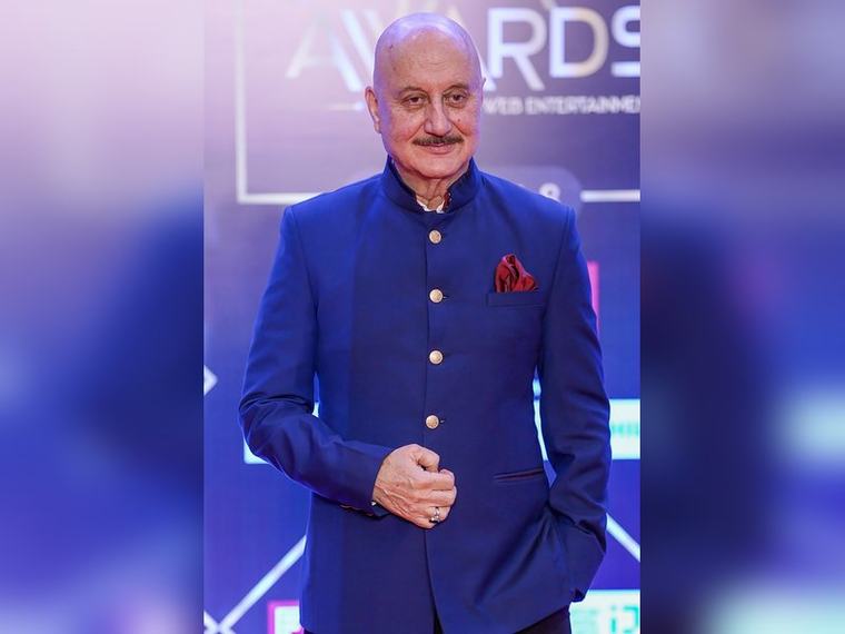Anupam Kher hails Sanatanis abroad for preserving Indian traditions during his visit to Sri Ashtalakshmi temple